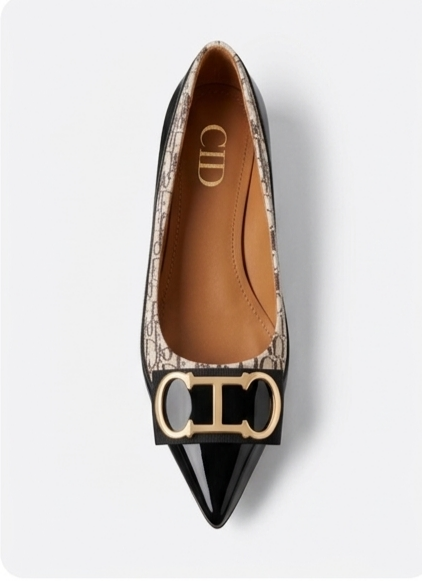 Luxurious gold women’s heels