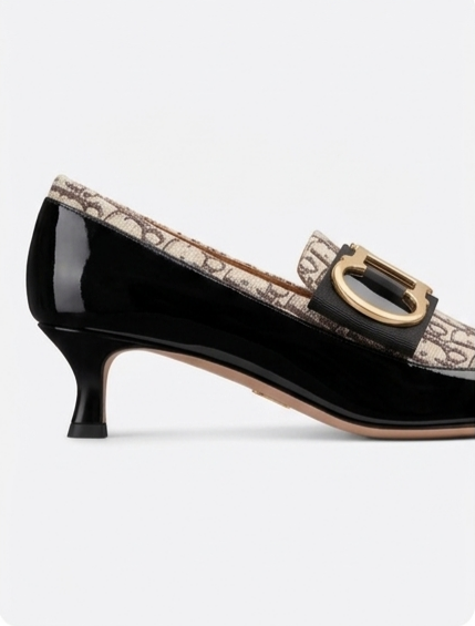 Luxurious gold women’s heels
