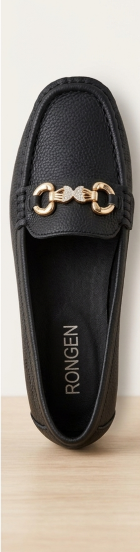 Flat shoes
