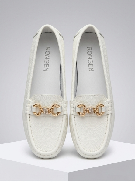 Flat shoes