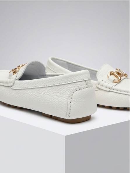 Flat shoes
