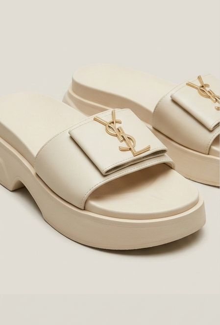 Luxurious blonde/gold Sandal ￼
