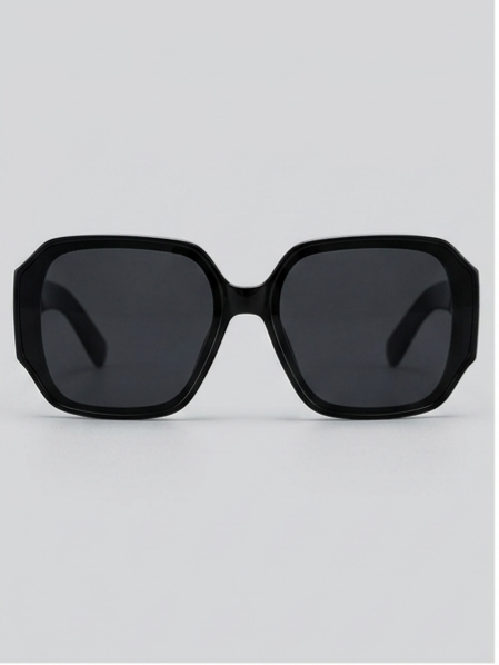 Luxurious Black Glasses