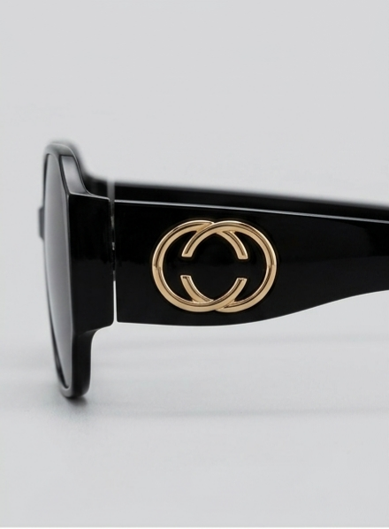 Luxurious Black Glasses