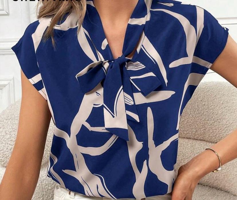 Printed Button Blouse – Lightweight & Modern Fit