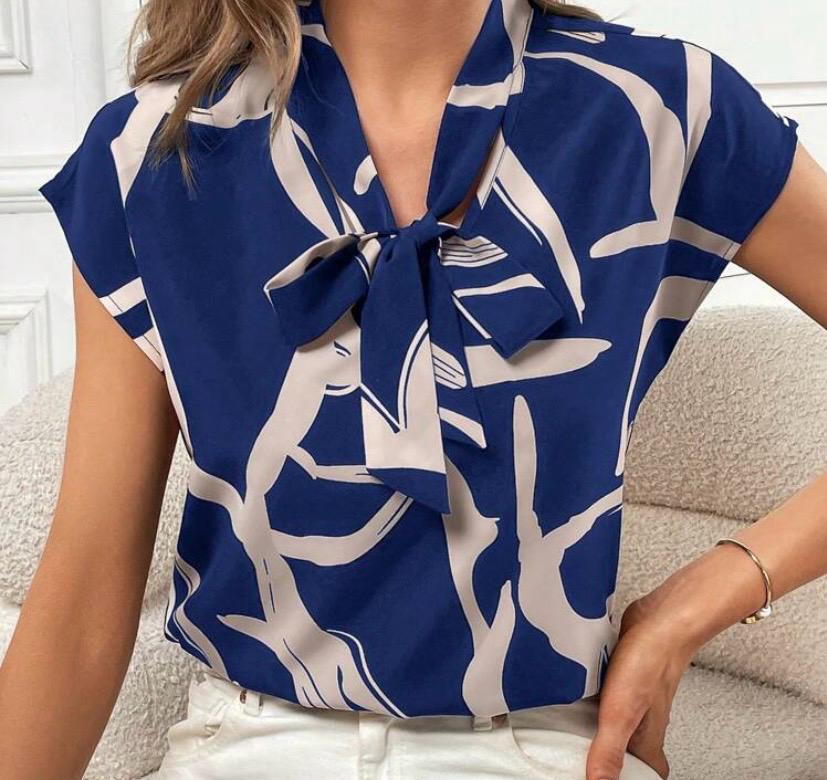 Printed Button Blouse – Lightweight & Modern Fit