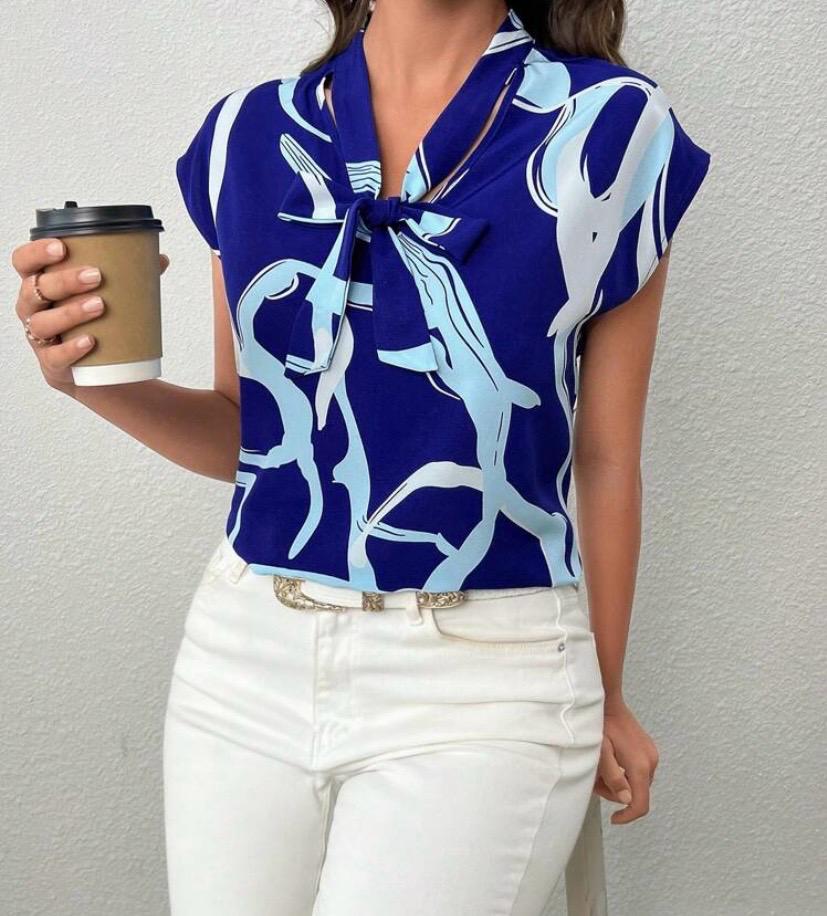 Printed Button Blouse – Lightweight & Modern Fit
