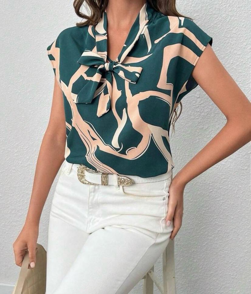 Printed Button Blouse – Lightweight & Modern Fit
