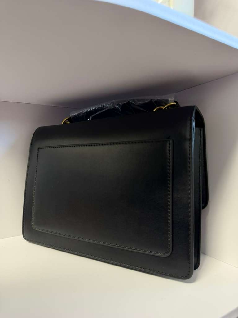 Slim Shoulder Bag – Minimal & Everyday Style