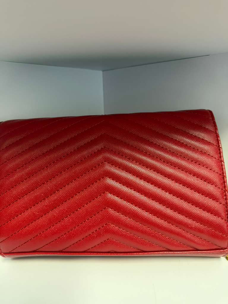 Quilted Chain Shoulder Bag – Bold & Stylish