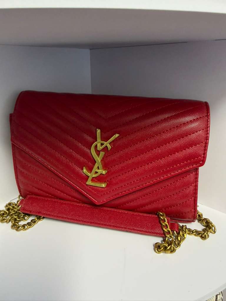 Quilted Chain Shoulder Bag – Bold & Stylish